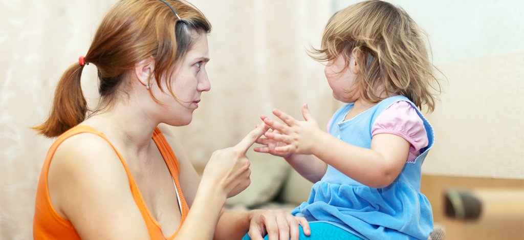 Do parenting experts agree with Kelly Clarkson’s view on spanking?